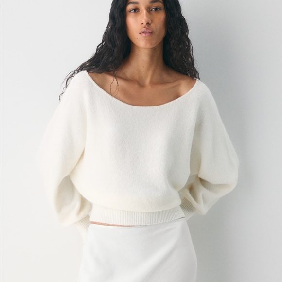 Aritzia Sweaters - Aritzia Softspoke Rhoda Sweater size M